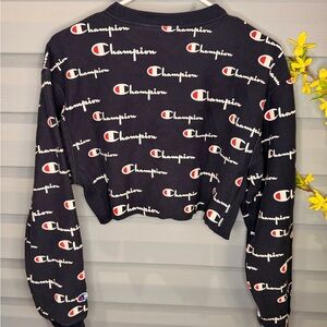 Champion All-Over Logo Cropped Sweatshirt – XS
